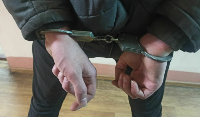 Жителя Орла признали виновным в пытках человека утюгом