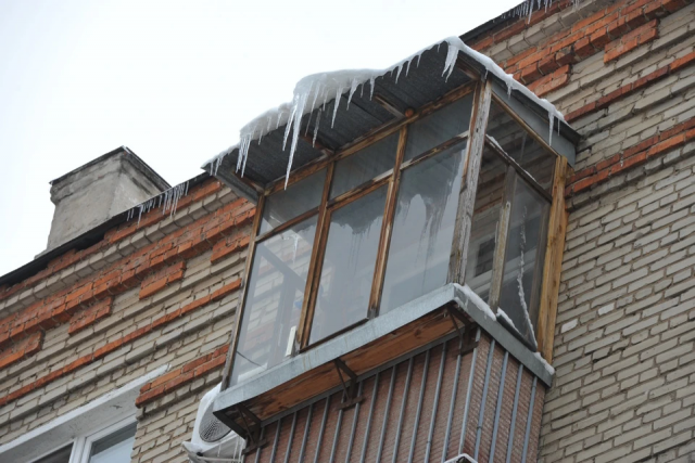 На балконе жилого дома в Москве обнаружено безжизненное тело младенца