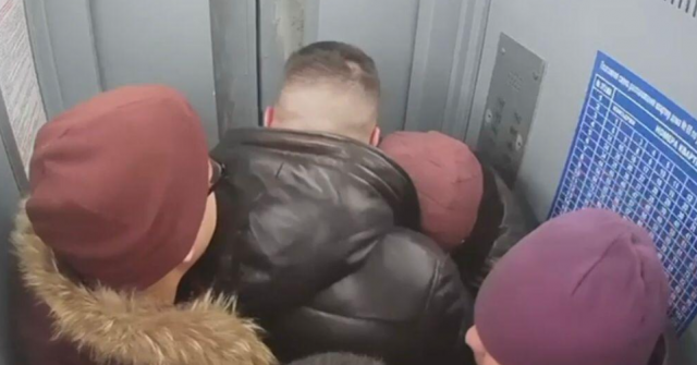 Лифт с пассажирами сорвался в Уфе