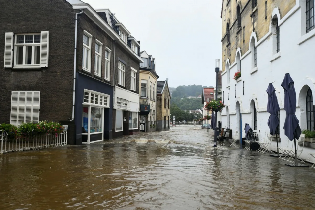 Сильные проливные дожди стали угрозой затопления Роттердама
