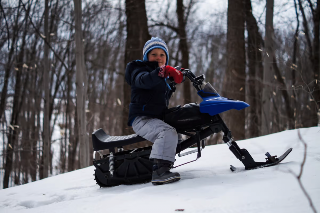 К ответственности привлекут отца, катавшего ребёнка на снегоходе на буксире