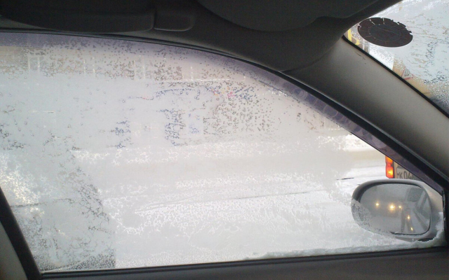 Рекомендации автоэксперта для предотвращения замерзания автомобильных стекол внутри