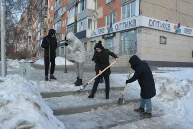 Волонтеры примут участие в борьбе со льдом в Барнауле
