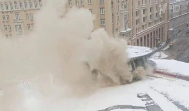 Более 50 человек были экстренно эвакуированы из театра Сатиры в Москве