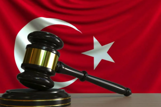 Суд обязал мужчину выплатить жене в Турции 16,5 тысяч долларов из-за проблем с гигиеной