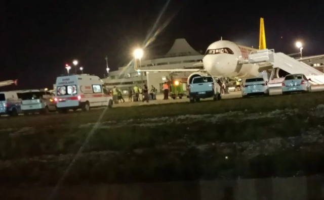 Экстренную посадку совершил самолёт во Внуково из-за потери сознания пассажира