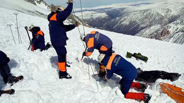 В Сочи спасатели завершили работы на месте схода лавины