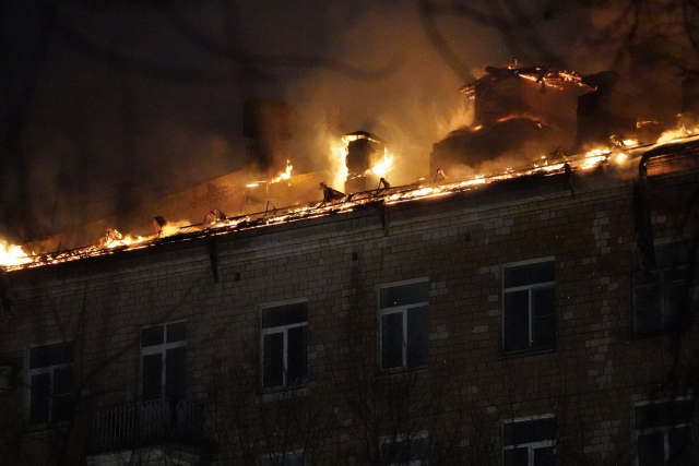 Крупный пожар произошёл на кондитерской фабрике в Москве