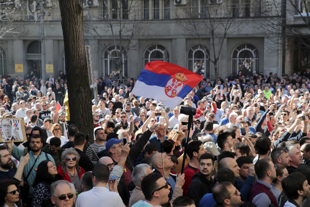 В Косове продолжаются многочисленные протесты в связи с отменой динара