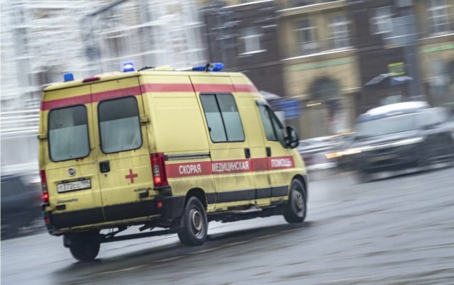 Пациенты напали на автомобиль скорой помощи в Волгограде