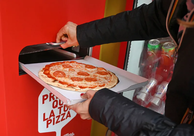 Москва начинает использовать автоматы по продаже замороженной пиццы
