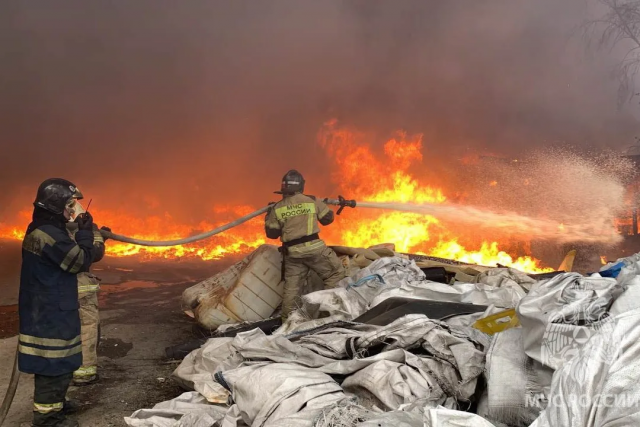 Пожар на складе в Кисловодске локализован экстренными службами