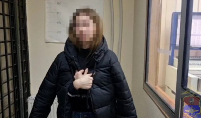 Женщина напала с ножом на попутчика в электричке в Подмосковье