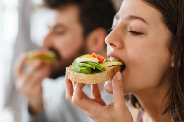Врач-диетолог о том, от каких начинок для бутербродов лучше отказаться