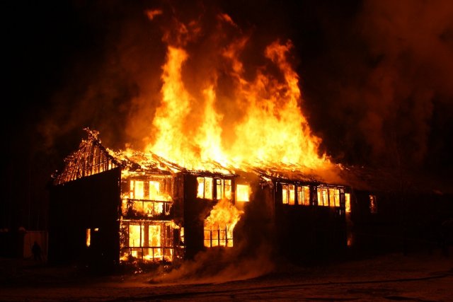 Крупный пожар произошёл в посёлке Иркутской области