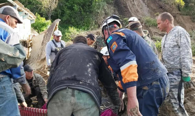 Несколько человек серьёзно пострадали во время оползня в Дагестане