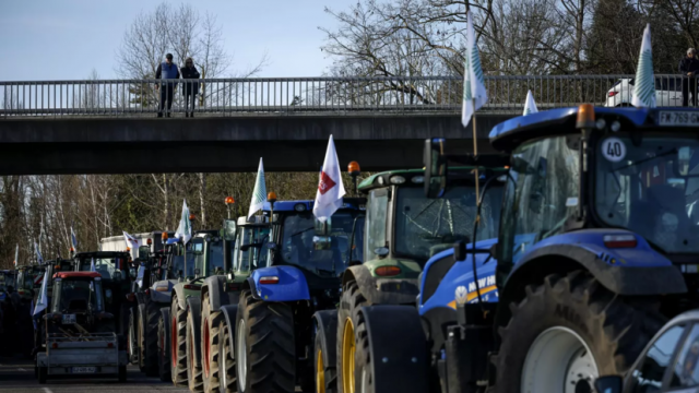 Во Франции фермеры и рыбаки устроили массовый протест