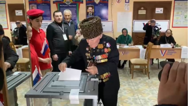 В голосовании принял участие 100-летний ветеран ВОВ в Махачкале