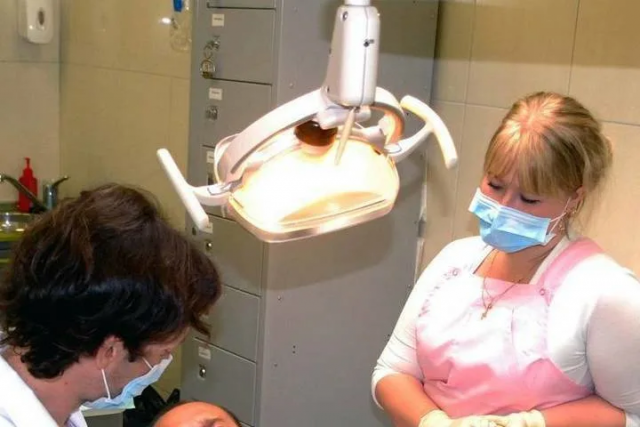Школьница скончалась во время процедур в стоматологии