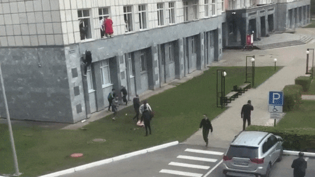 Подозреваемый выпрыгнул из окна во время побега от полиции в Екатеринбурге