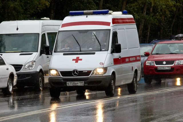 Девятиклассница в Москве впала в кому после угощения от сверстницы