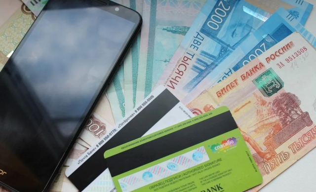 Ребёнок в Москве перевёл крупную сумму денег мошенникам с семейной карты
