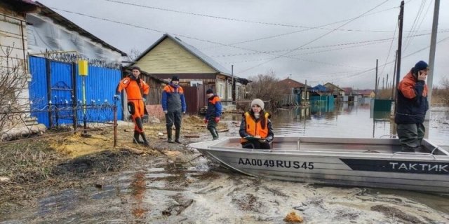 Жителей Кургана начали эвакуировать в связи с опасностью затопления