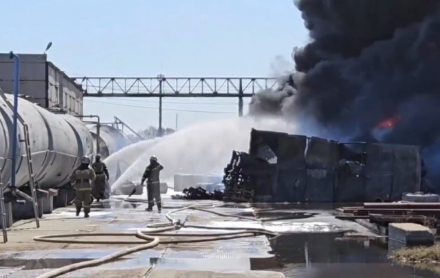 Пожар на нефтяных резервуарах в Омске ликвидирован
