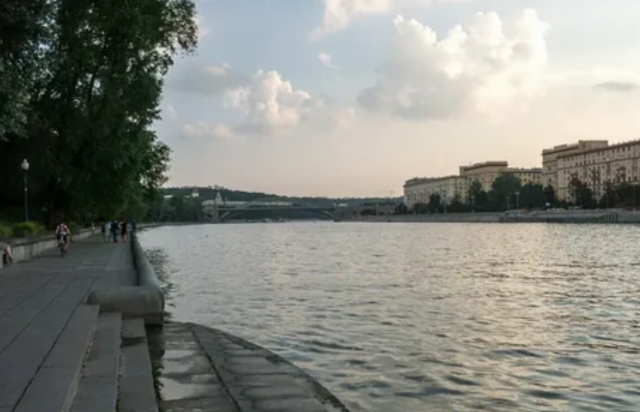 Тело молодого человека нашли в Москве-реке