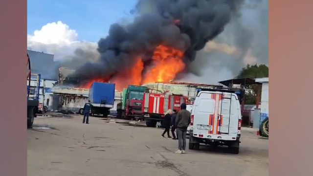 В подмосковном Наро-Фоминске на крупном складе строительных материалов вспыхнул пожар