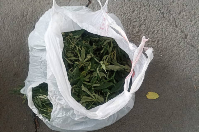 Безработного с пакетом марихуаны задержали в Санкт-Петербурге