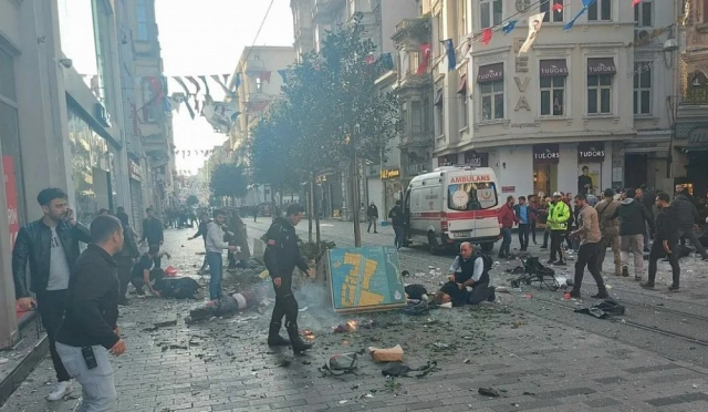 Бомба брошена неизвестными в офисное здание в Стамбуле