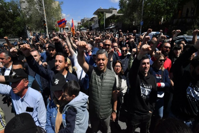 Марш протеста в Ереване требует отставки премьер-министра