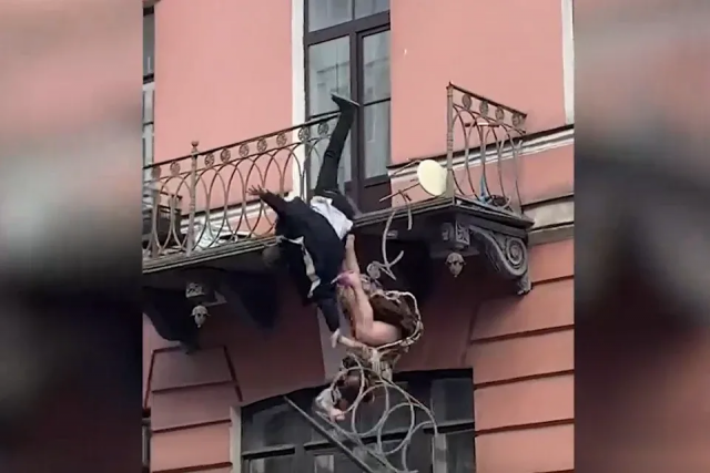 Коктейль из наркотиков привёл туриста в Европе к падению с балкона