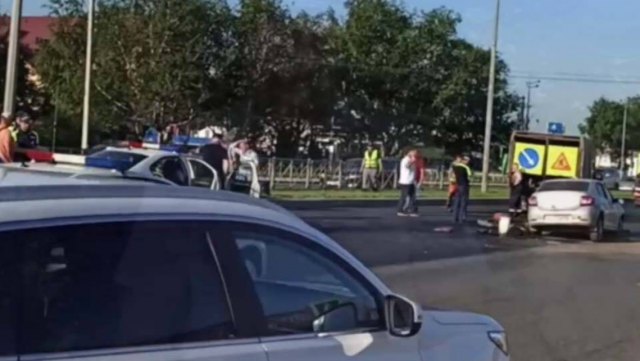 Водитель уснул за рулем и сбил двух дорожников в Перми