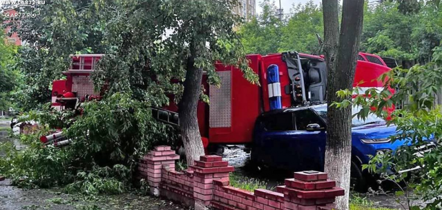 В Тюмени перевернулась пожарная машина
