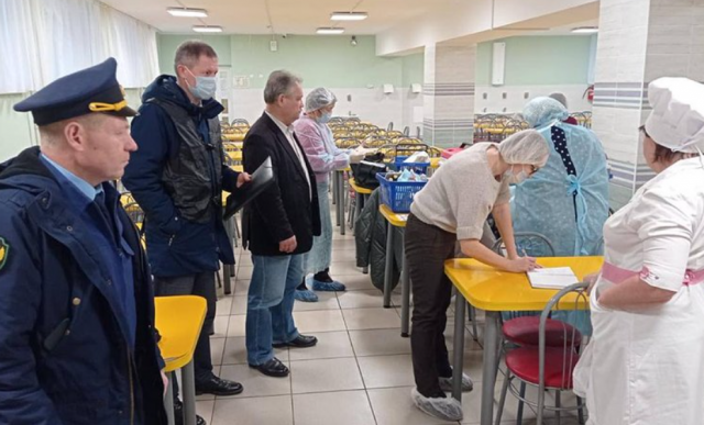 Проводится проверка по факту массового заболевания в школе Новгородской области