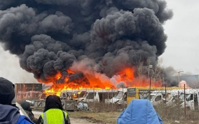 Пожар уничтожил более 30 автомобилей в Люберцах Московской области