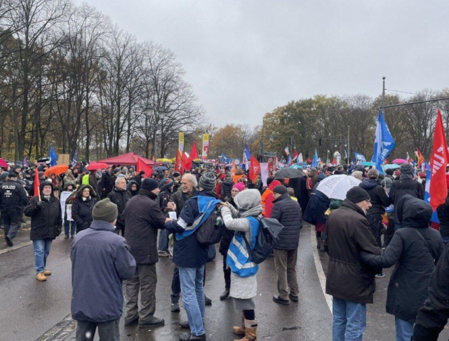 В Берлине прошла многотысячная первомайская демонстрация с антивоенным уклоном