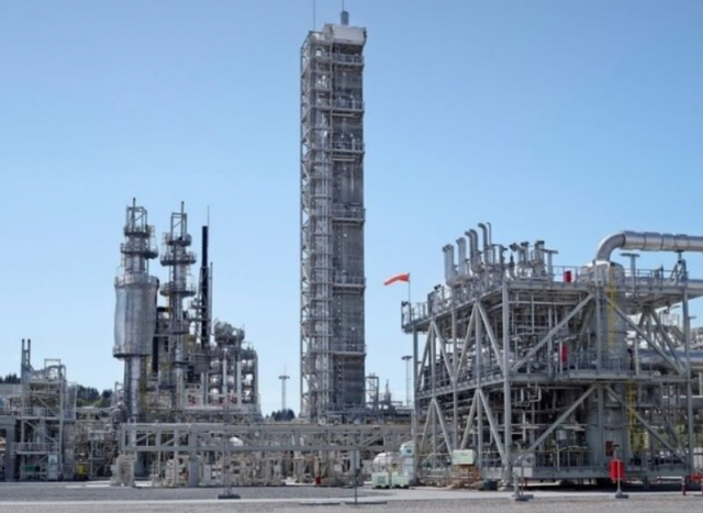 На крупнейшем нефтеперерабатывающем заводе Норвегии произошёл пожар