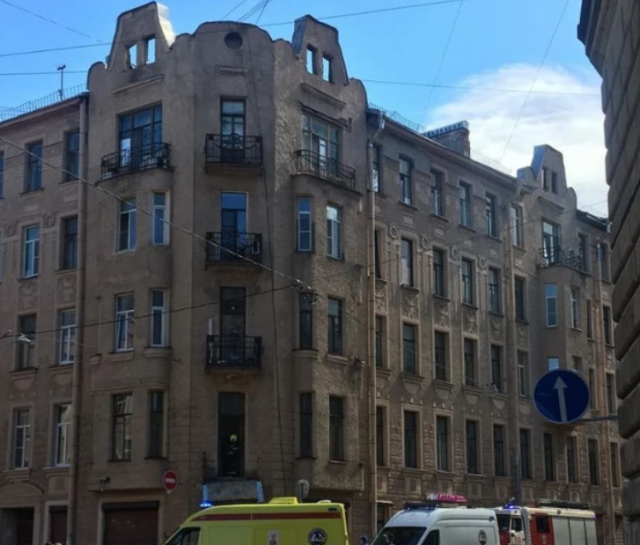 В Санкт-Петербурге при обрушении балкона пострадали двое рабочих