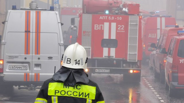На дублёре Калужского шоссе в Новой Москве загорелся автомобиль