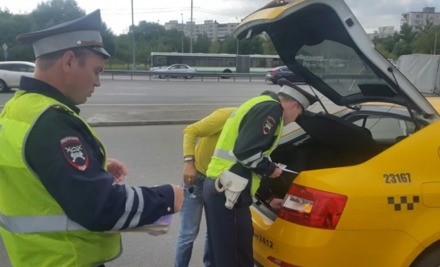 В Москве провели рейд по выявлению таксистов без обязательной аттестации