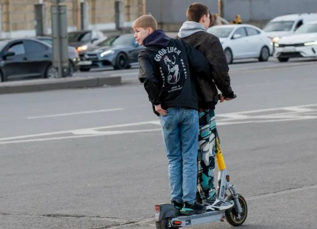 В Москве заблокировали 30 тысяч аккаунтов несовершеннолетних пользователей проката самокатов