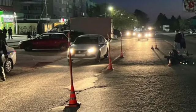 В Омской области подросток на мопеде сбил двух школьниц: возбуждено административное дело