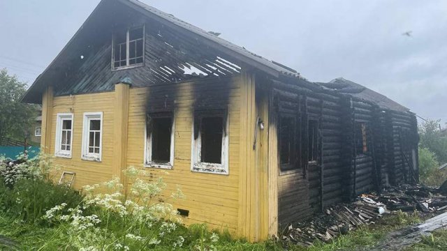 Три человека погибли при пожаре в частном доме в Коми: возбуждено уголовное дело