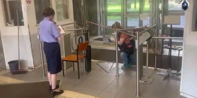 В Санкт-Петербурге мужчина ранил из лука двух сотрудниц завода