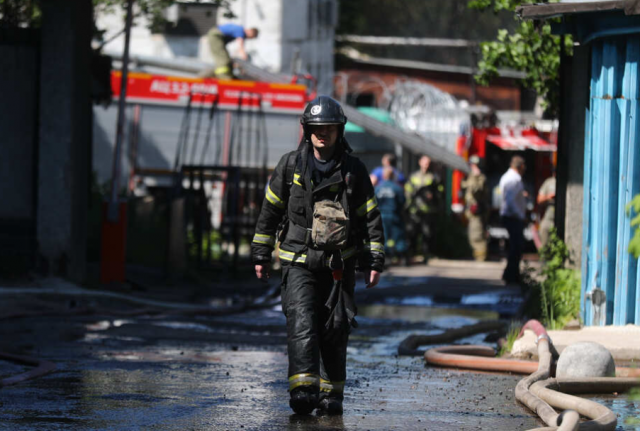 В Москве при пожаре в складском помещении пострадали четыре человека