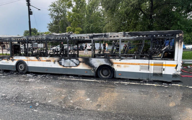 В Подмосковье сгорел рейсовый автобус, пассажиров внутри не было