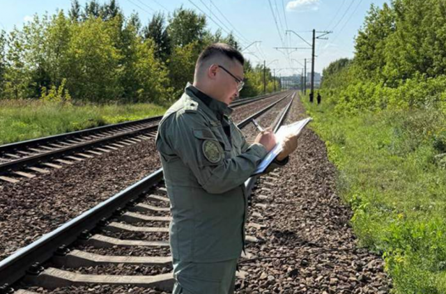 В Подмосковье два школьника попали под электричку: один погиб, второй в больнице